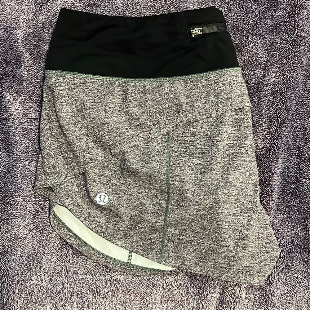Lululemon Speed Up Low Rised lined shorts 2.5